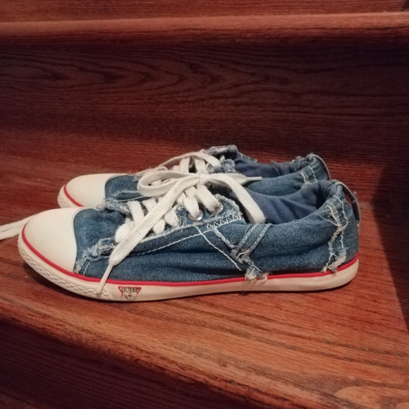 GUESS Trainers - Picture 3 of 5